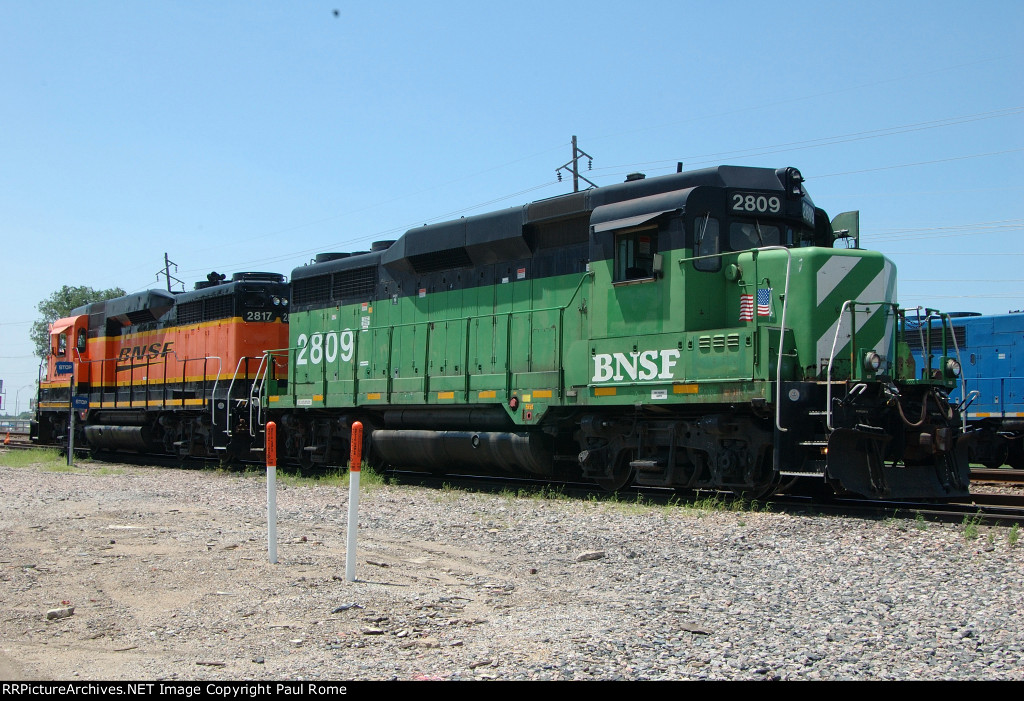 BNSF 2809 and BNSF 2817